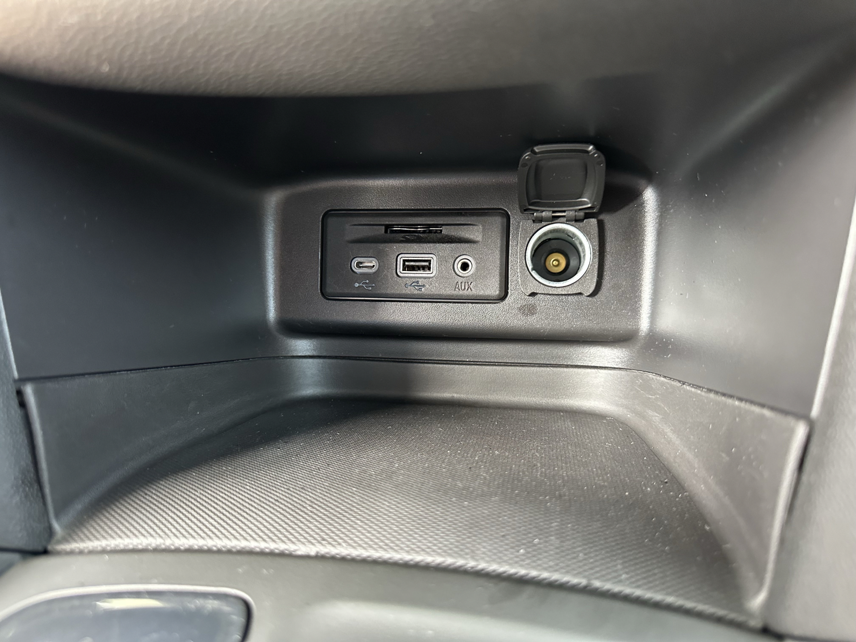 Used 2023 Chevrolet Equinox RS w/ RS Leather Package FWD image 28