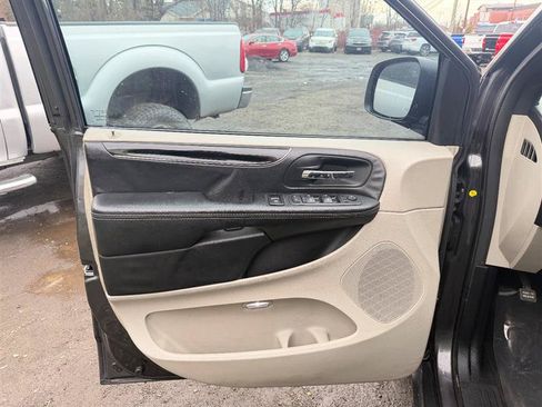 Used 2018 Dodge Grand Caravan SXT FWD image 12