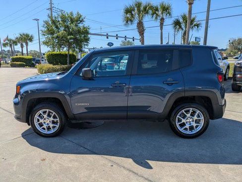 Certified 2023 Jeep Renegade Latitude AWD/4WD image 7