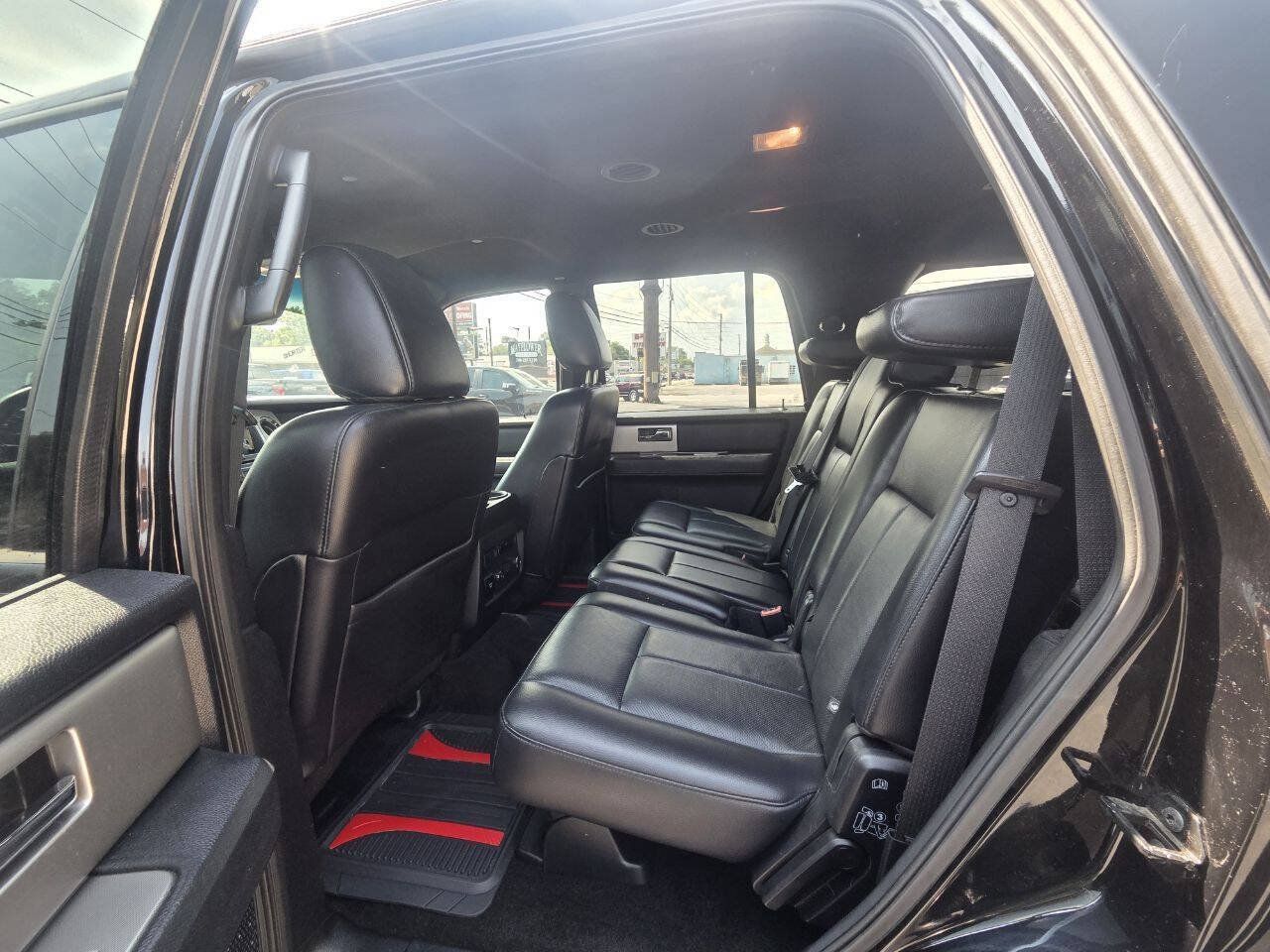 Used 2017 Ford Expedition XLT w/ Equipment Group 202A RWD image 16