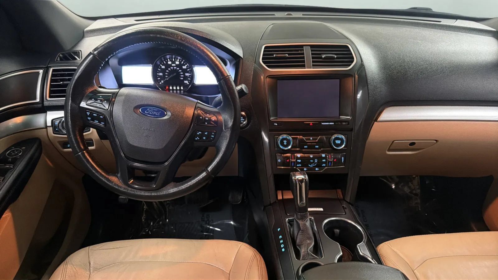 Used 2017 Ford Explorer XLT w/ Equipment Group 202A FWD image 11