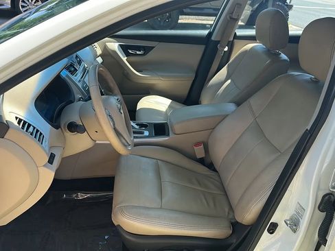 Used 2015 Nissan Altima 2.5 SV FWD image 13
