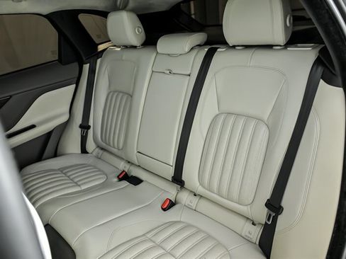 Used 2018 Jaguar F-PACE Portfolio AWD/4WD image 19