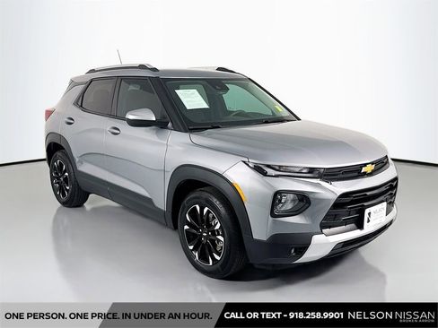 Used 2023 Chevrolet TrailBlazer LT FWD image 3