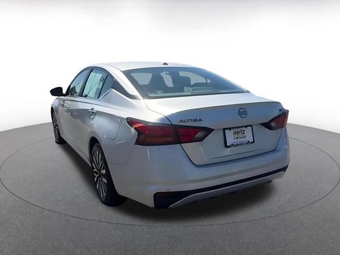 Used 2024 Nissan Altima 2.5 SV FWD image 11