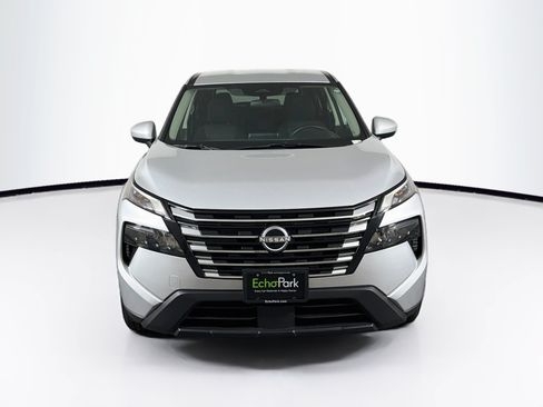 Used 2025 Nissan Rogue SV FWD image 2