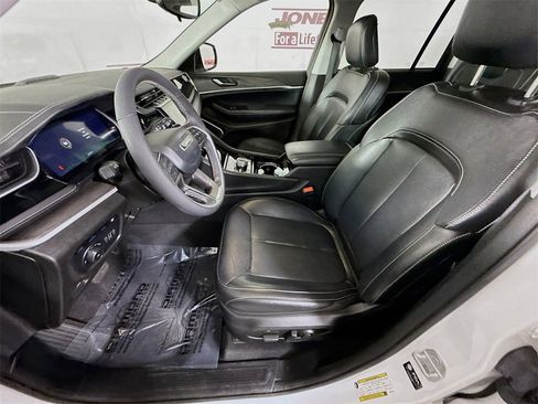 Used 2022 Jeep Grand Cherokee Limited 4xe image 27