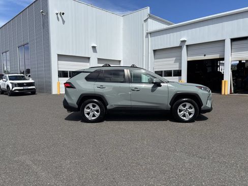 Used 2021 Toyota RAV4 XLE AWD/4WD image 8