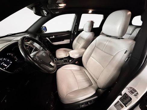 Used 2014 Kia Sorento SX image 11