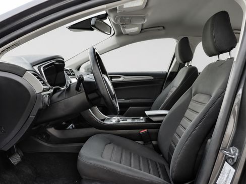 Used 2020 Ford Fusion SE FWD image 25