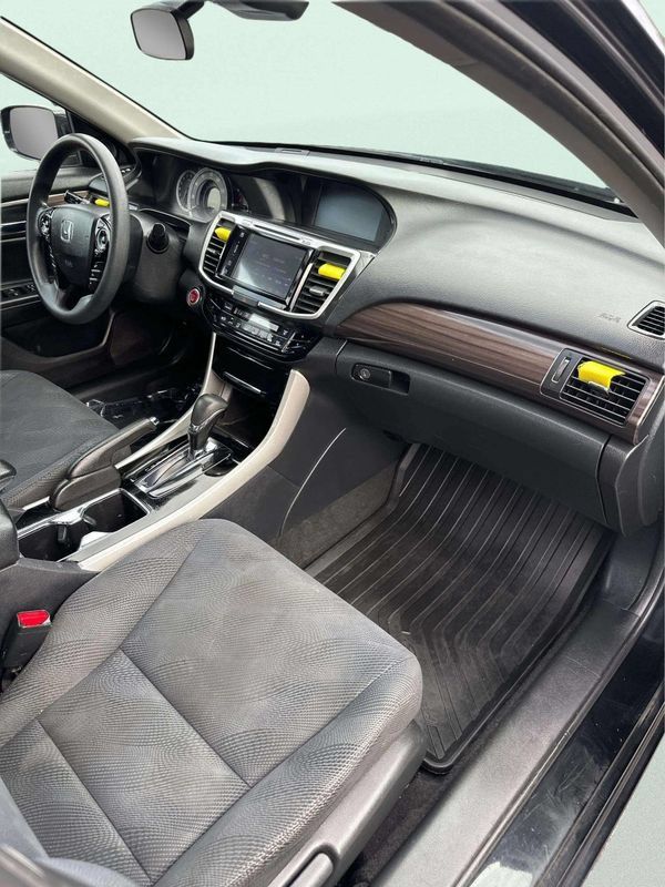 Used 2016 Honda Accord EX image 9
