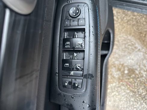 Used 2019 Jeep Grand Cherokee Laredo image 14