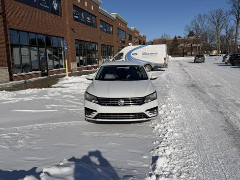 Used 2018 Volkswagen Passat 2.0T S image 3