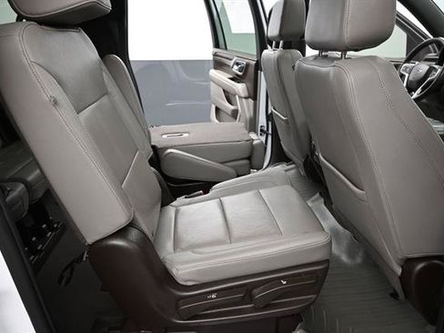 Used 2022 Chevrolet Suburban Z71 w/ Luxury Package AWD/4WD image 24