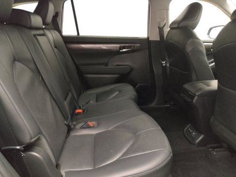 Used 2020 Toyota Highlander Limited image 19