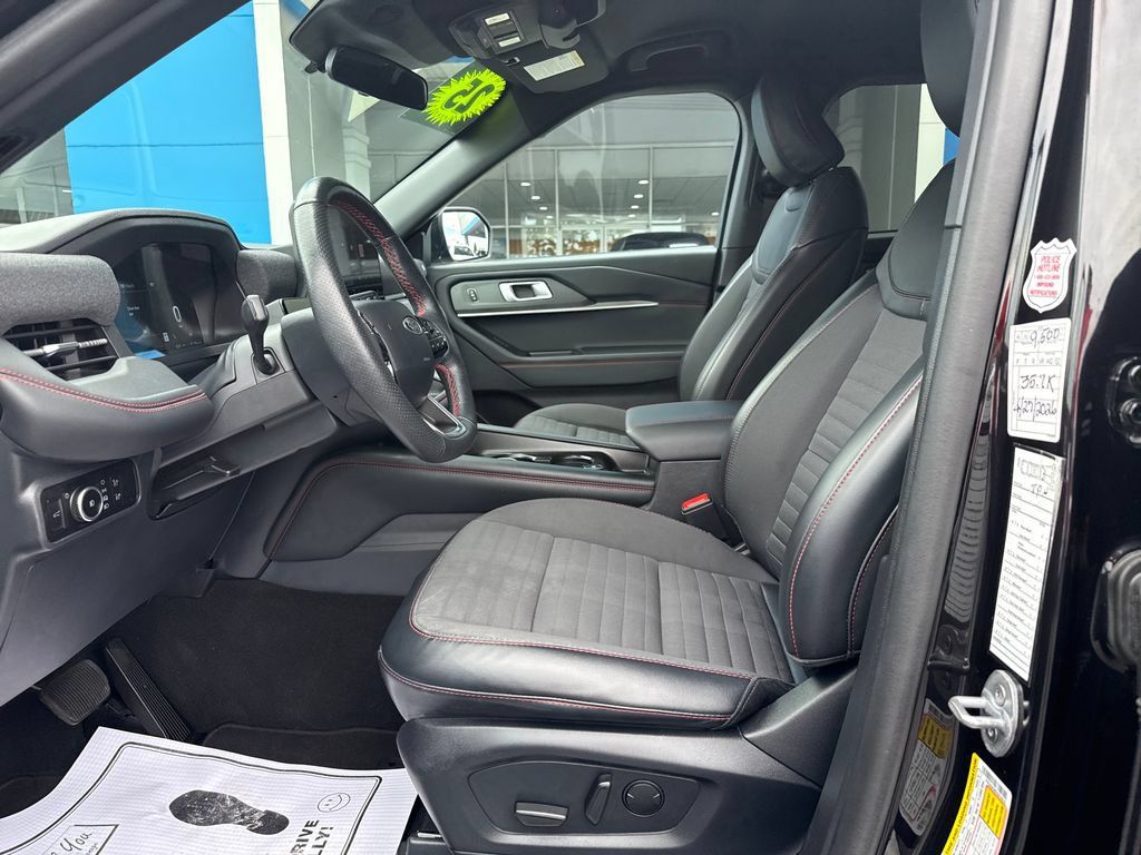 Used 2025 Ford Explorer ST-Line w/ ST-Line Street Pack AWD/4WD image 20