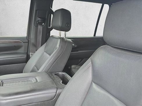 Used 2022 Chevrolet Suburban Z71 w/ Luxury Package image 15