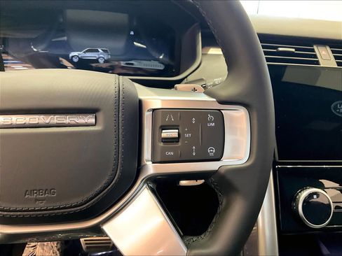 New 2026 Land Rover Discovery Limited Edition image 16