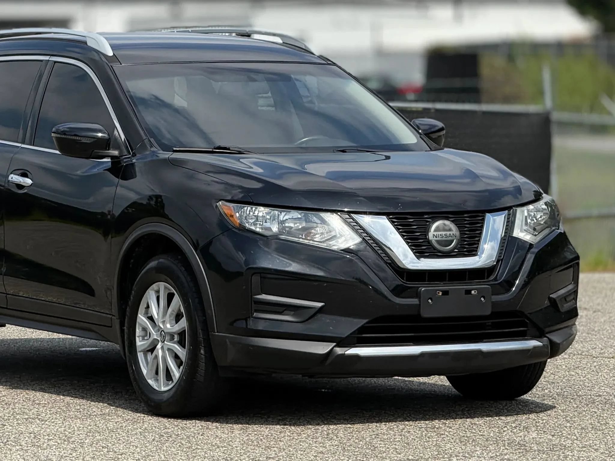 Used 2018 Nissan Rogue SV AWD/4WD image 15