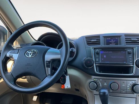 Used 2013 Toyota Highlander Plus AWD/4WD image 10