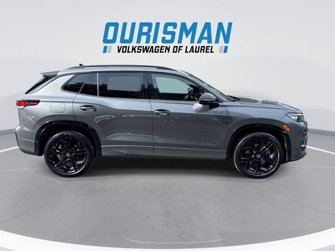Used 2025 Volkswagen Tiguan SE R-Line AWD/4WD image 9