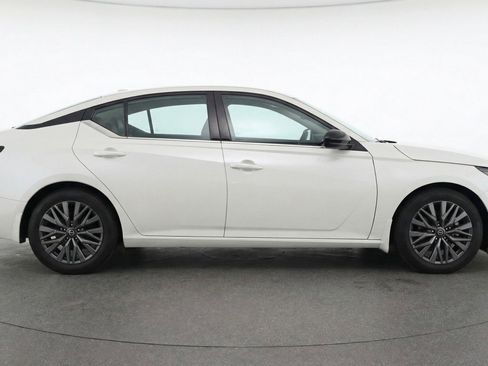 Used 2025 Nissan Altima 2.5 SV image 11