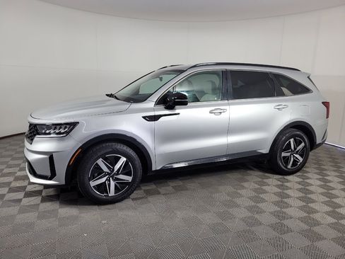 Used 2022 Kia Sorento S FWD image 2
