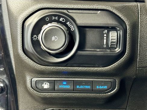 Used 2023 Jeep Wrangler Unlimited Sahara w/ Safety Group AWD/4WD image 17