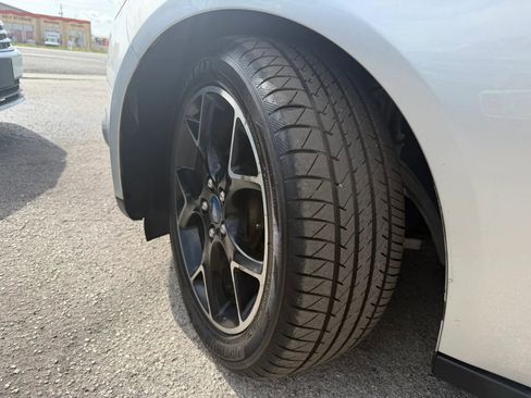 Used 2014 Ford Focus SE w/ Equipment Group 201A FWD image 17