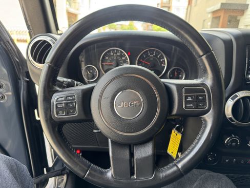 Used 2018 Jeep Wrangler Unlimited Rubicon w/ Cold Weather Group AWD/4WD image 14
