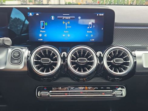 Used 2025 Mercedes-Benz GLB 35 AMG 4MATIC image 24