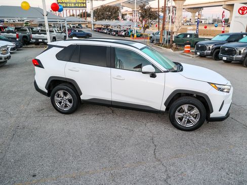 Certified 2022 Toyota RAV4 XLE image 6