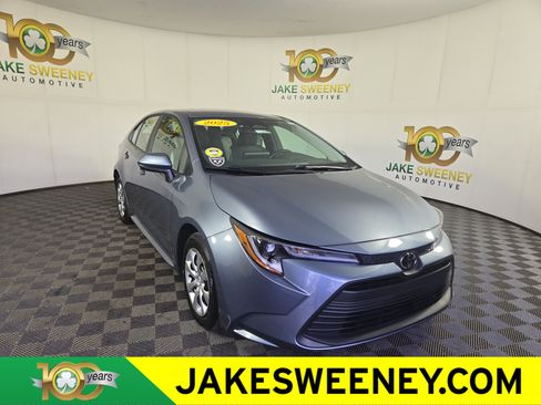 Used 2025 Toyota Corolla LE image 1