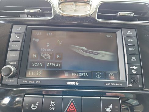 Used 2011 Chrysler 200 Limited image 29