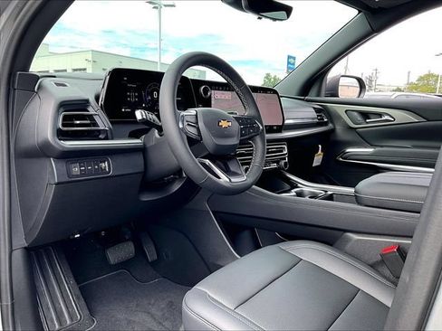 New 2027 Chevrolet Traverse LT w/ Driver Confidence Package AWD/4WD image 8