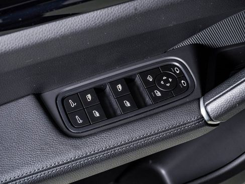 Certified 2023 Porsche Cayenne Coupe image 26