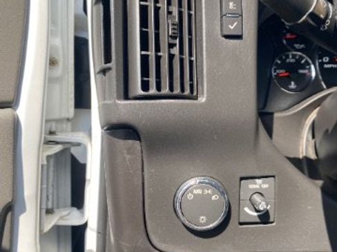 Used 2014 Chevrolet Express 2500 RWD image 17