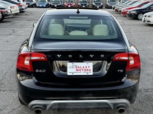 Used 2017 Volvo S60 T5 Dynamic image 8