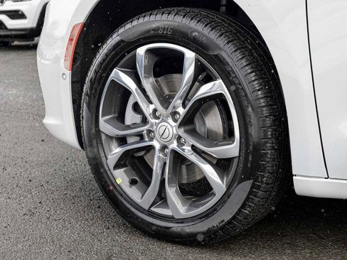 New 2026 Chrysler Pacifica Pinnacle image 9