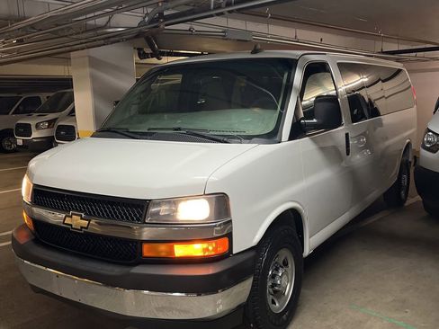 Used 2017 Chevrolet Express 3500 LT w/ LT Preferred Equipment Group RWD image 2