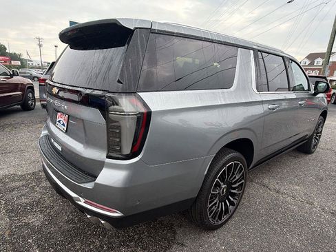 New 2026 Chevrolet Suburban High Country AWD/4WD image 9