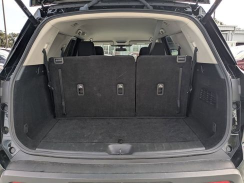 Used 2025 Nissan Pathfinder SV image 12