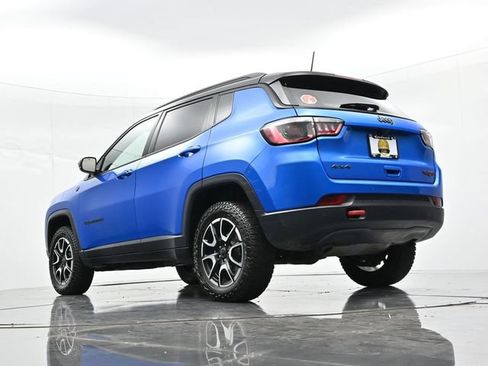 Used 2025 Jeep Compass Trailhawk AWD/4WD image 17