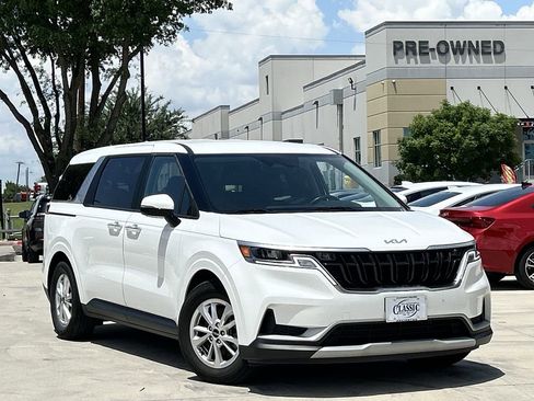 Used 2023 Kia Carnival LX FWD image 2