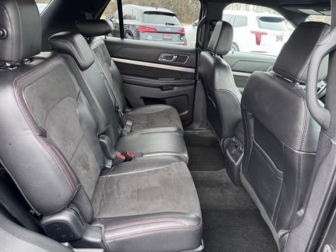 Used 2018 Ford Explorer XLT w/ Equipment Group 202A image 17