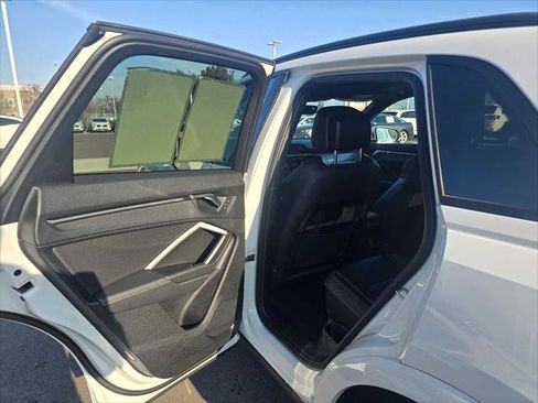 Certified 2025 Audi Q3 2.0T Premium image 17