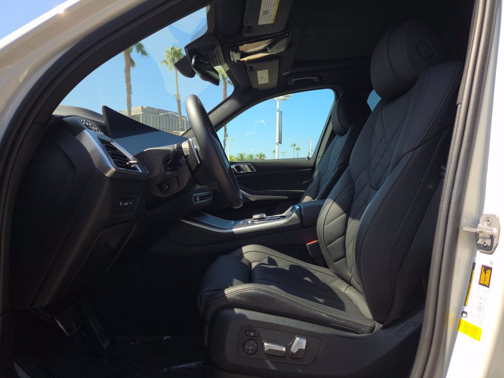 Used 2024 BMW X5 sDrive40i w/ M Sport Package RWD image 9