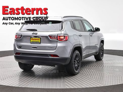 Used 2022 Jeep Compass Latitude AWD/4WD image 5