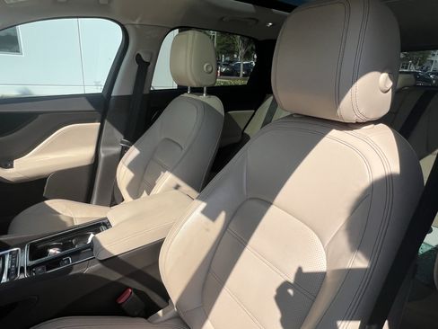 Used 2018 Jaguar F-PACE Prestige AWD/4WD image 16