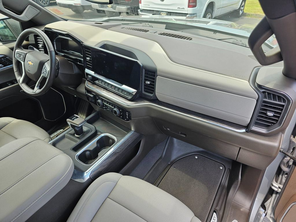 Certified 2025 Chevrolet Silverado 1500 LTZ w/ LTZ Premium Package AWD/4WD image 11